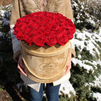 Букет Императрица с красными розами в шляпной коробке